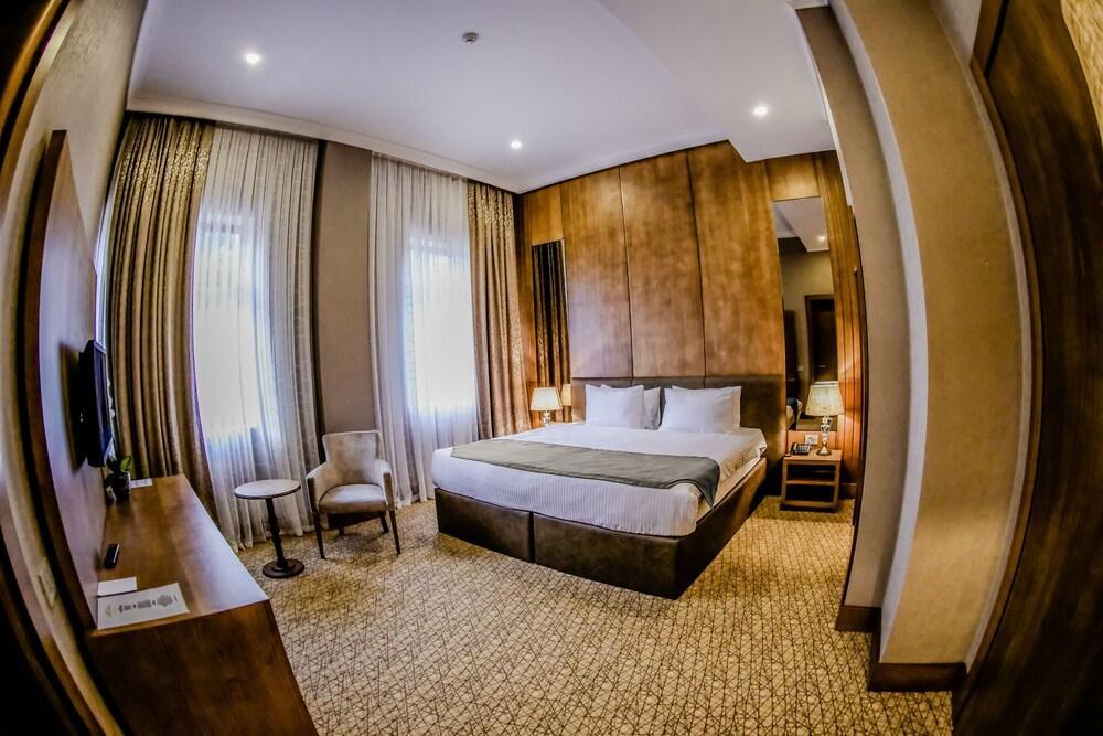 Madison Hotel Baky Esterno foto