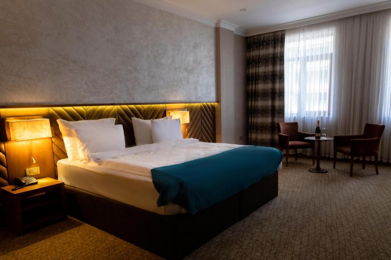 Madison Hotel Baky Esterno foto
