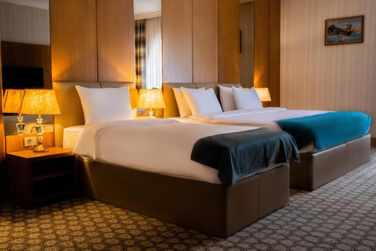 Madison Hotel Baky Esterno foto