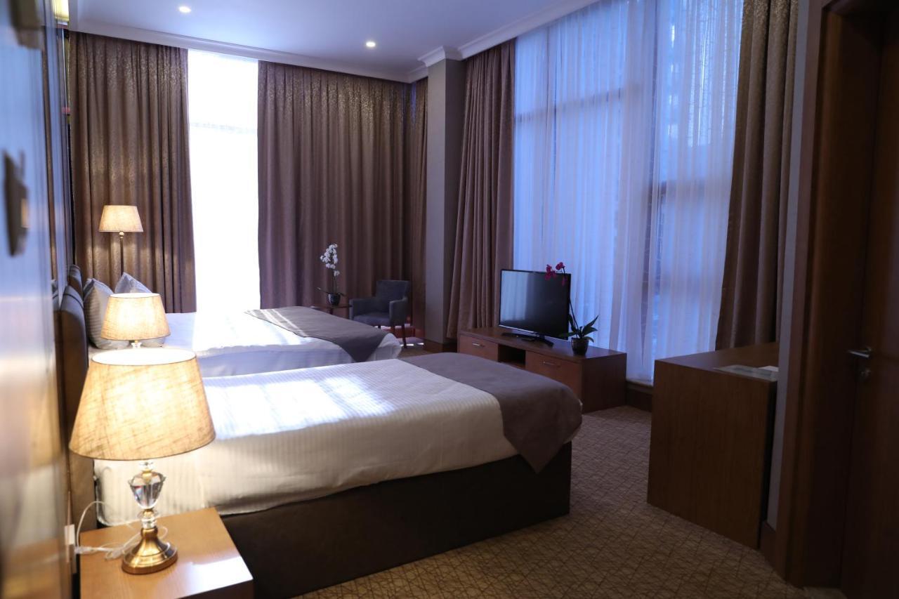 Madison Hotel Baky Esterno foto