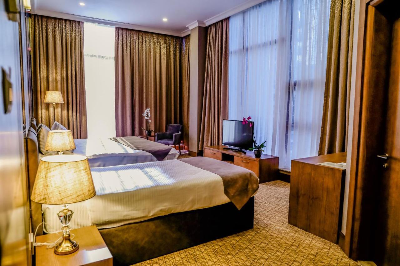 Madison Hotel Baky Esterno foto